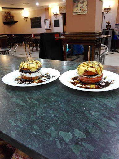 Meson Punto Y Coma Tapas en Gelves