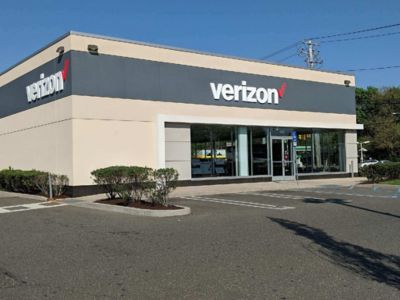 Cell Phone Store «Verizon», reviews and photos, 880 Old Country Rd, Garden City, NY 11530, USA