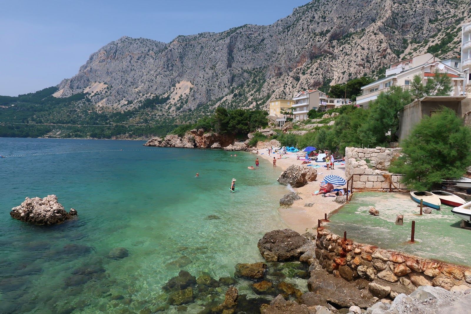 Fotografie cu Beach Vodice cu o suprafață de nisip beige și pietricele