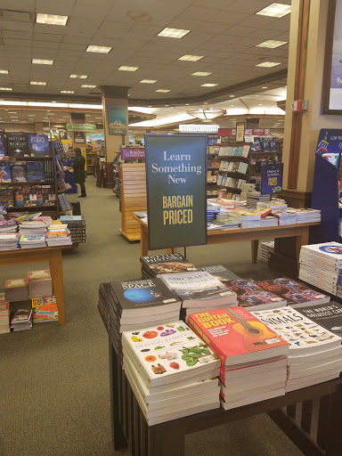 Book Store «Barnes & Noble Booksellers Maple Grove», reviews and photos, 8040 Wedgewood Ln N, Maple Grove, MN 55369, USA
