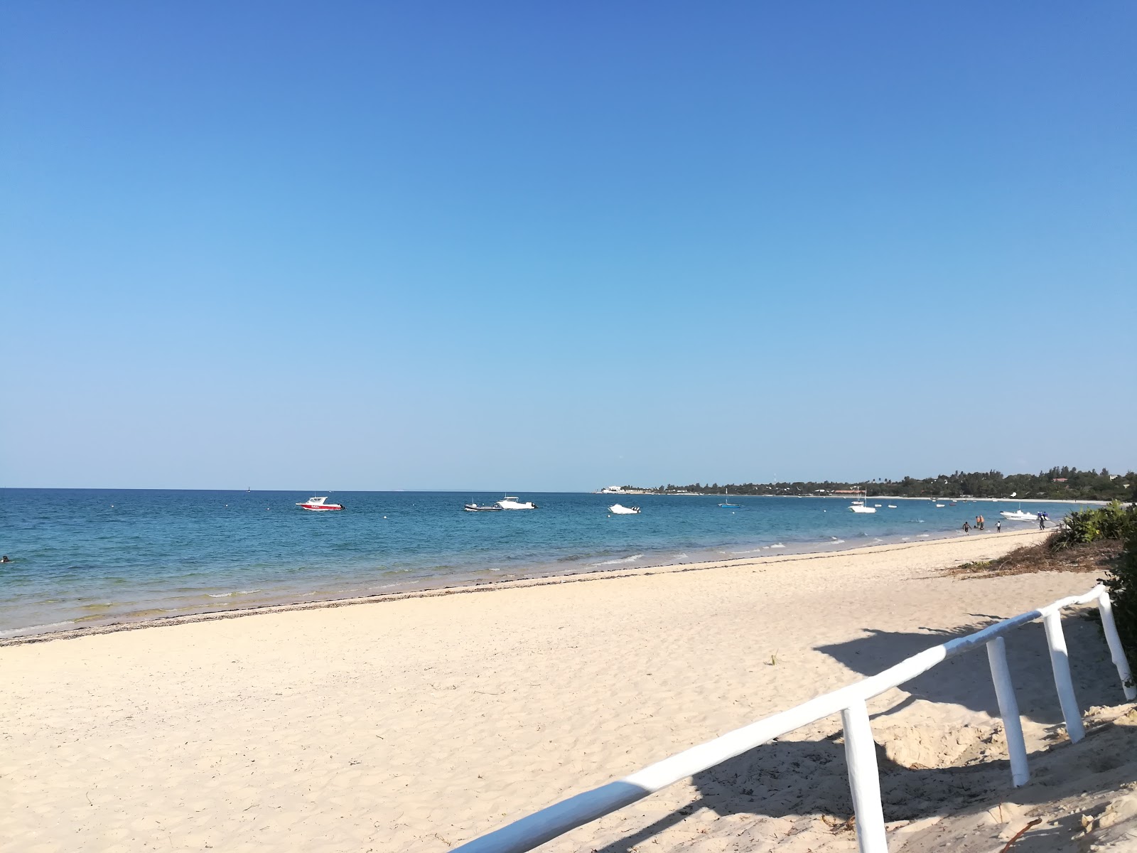 Foto av Vilankulos Beach med beige sand yta