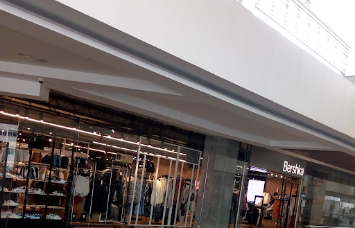 Tiendas de stradivarius en Medellin