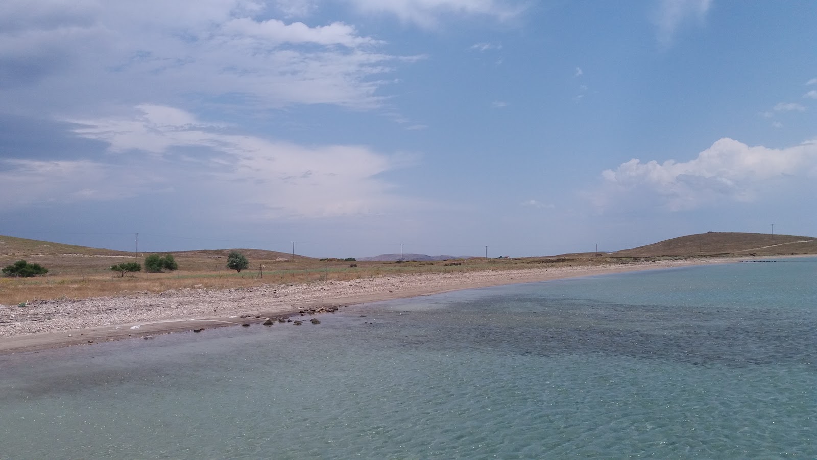 Foto di Agia Varvara Beach e l'insediamento
