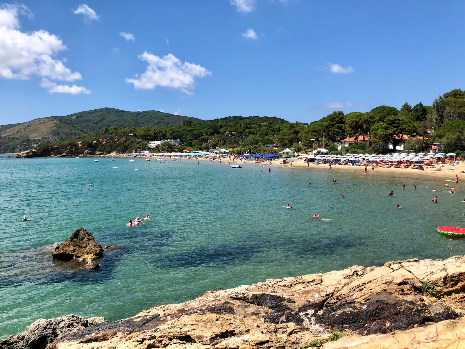 Photo de Lido di Capoliveri avec baie spacieuse