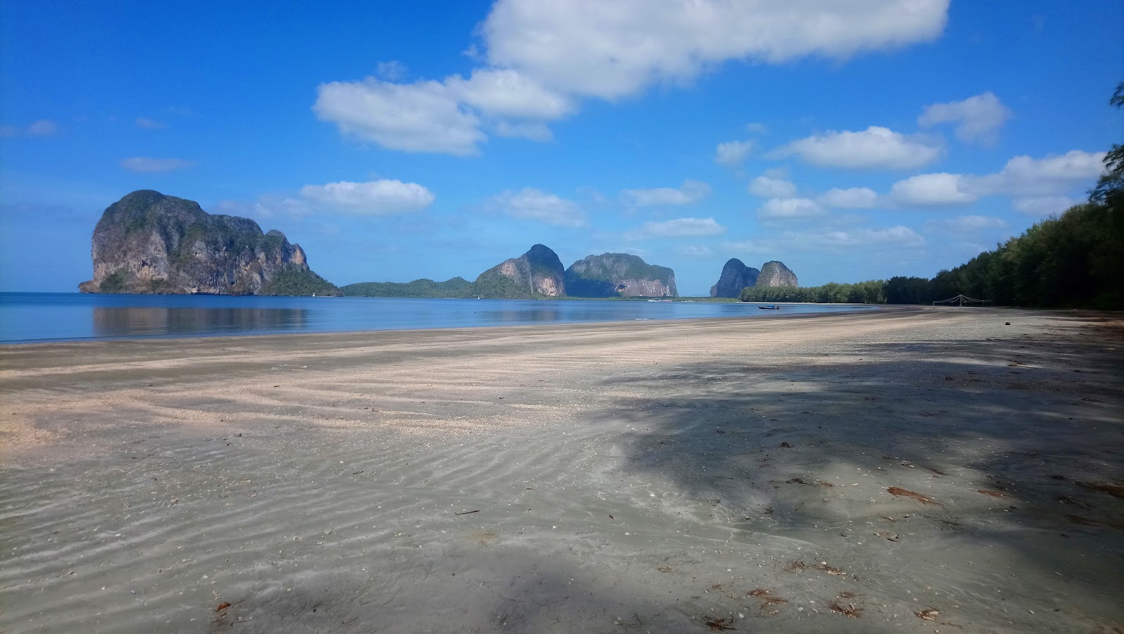 Photo de White Dragon Spine Beach zone sauvage