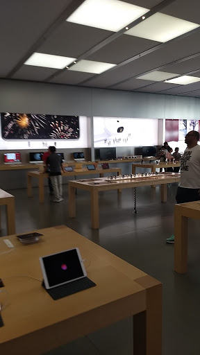 Computer Store «Apple Pasadena», reviews and photos, 54 W Colorado Blvd, Pasadena, CA 91105, USA