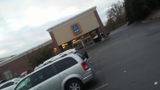 Supermarket «ALDI», reviews and photos, 571 Village Green Dr, Gallatin, TN 37066, USA