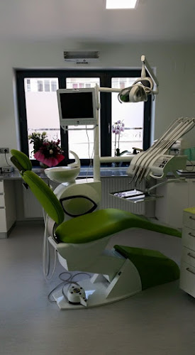 Cabinet Stomatologic Baia Mare b dent Dr. BANCOS SERGIU Dr. BANCOS RENATA - Dentist