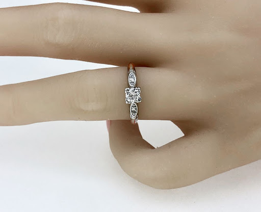 Jewelry Store «Gesner Estate Jewelry», reviews and photos, 1600 W Bay Dr, Largo, FL 33770, USA