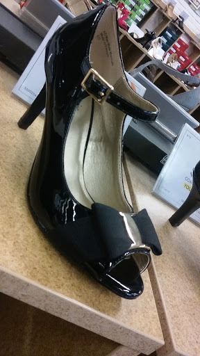 Shoe Store «DSW Designer Shoe Warehouse», reviews and photos, 2485 Richmond Ave, Staten Island, NY 10314, USA
