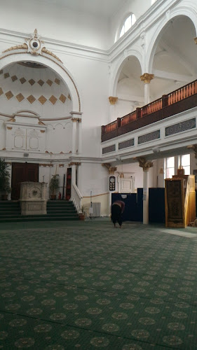 Comments and reviews of London Islamic Turkish Association Mosque