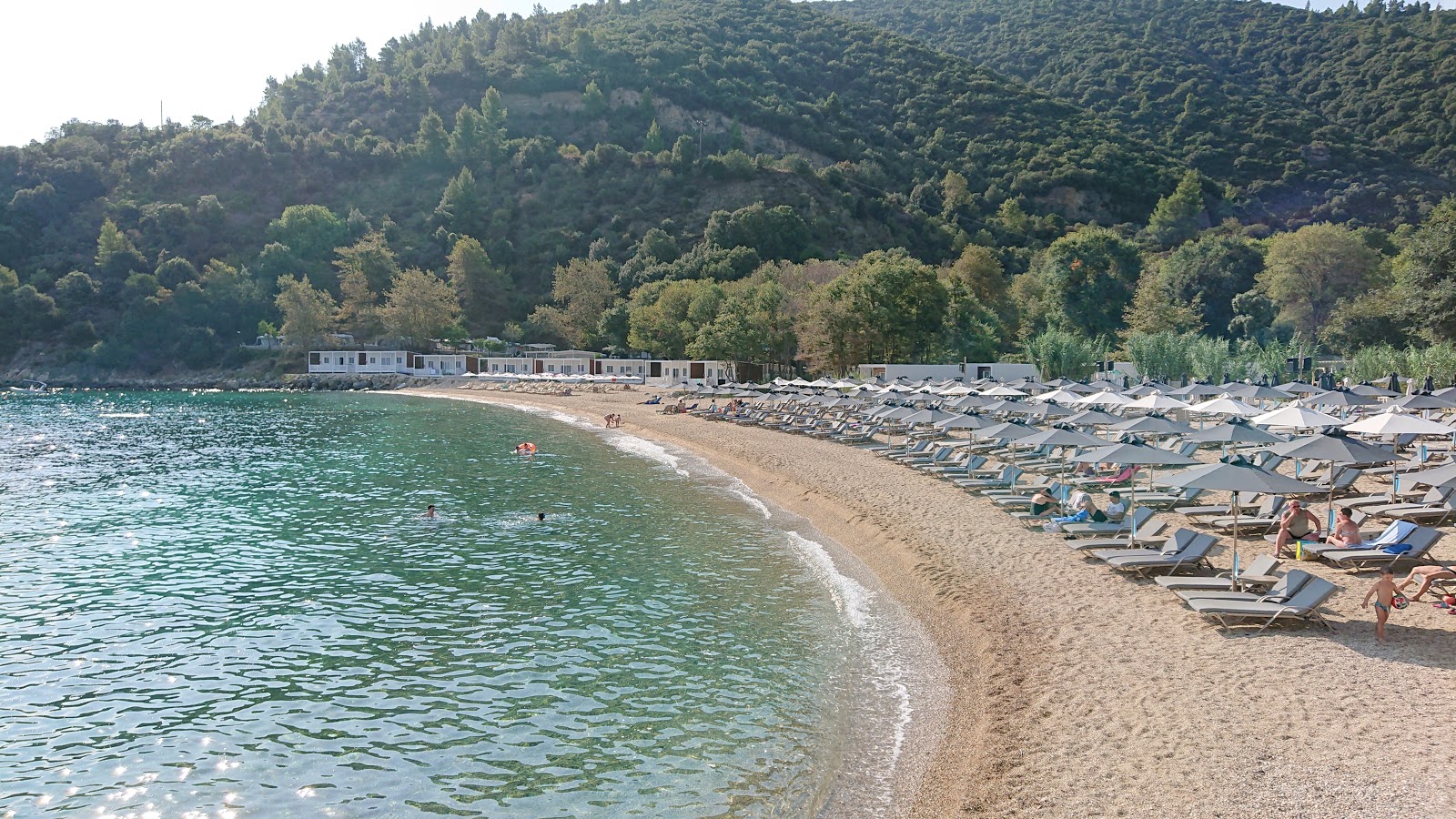 Foto von Oneiro Akti Strand mit viele kleine buchten