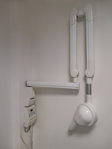 Liv medico dental clinic - Зъболекар