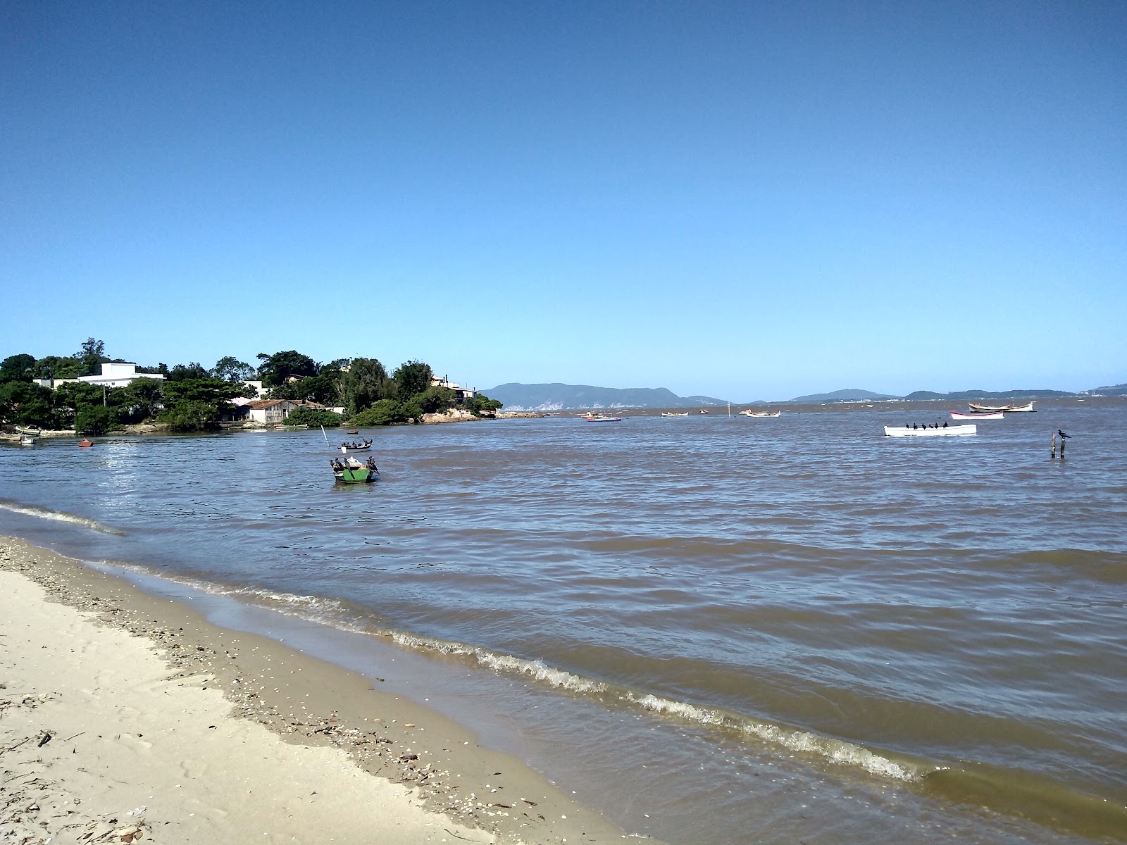 Foto de Praia da Barra do Aririu com alto nível de limpeza