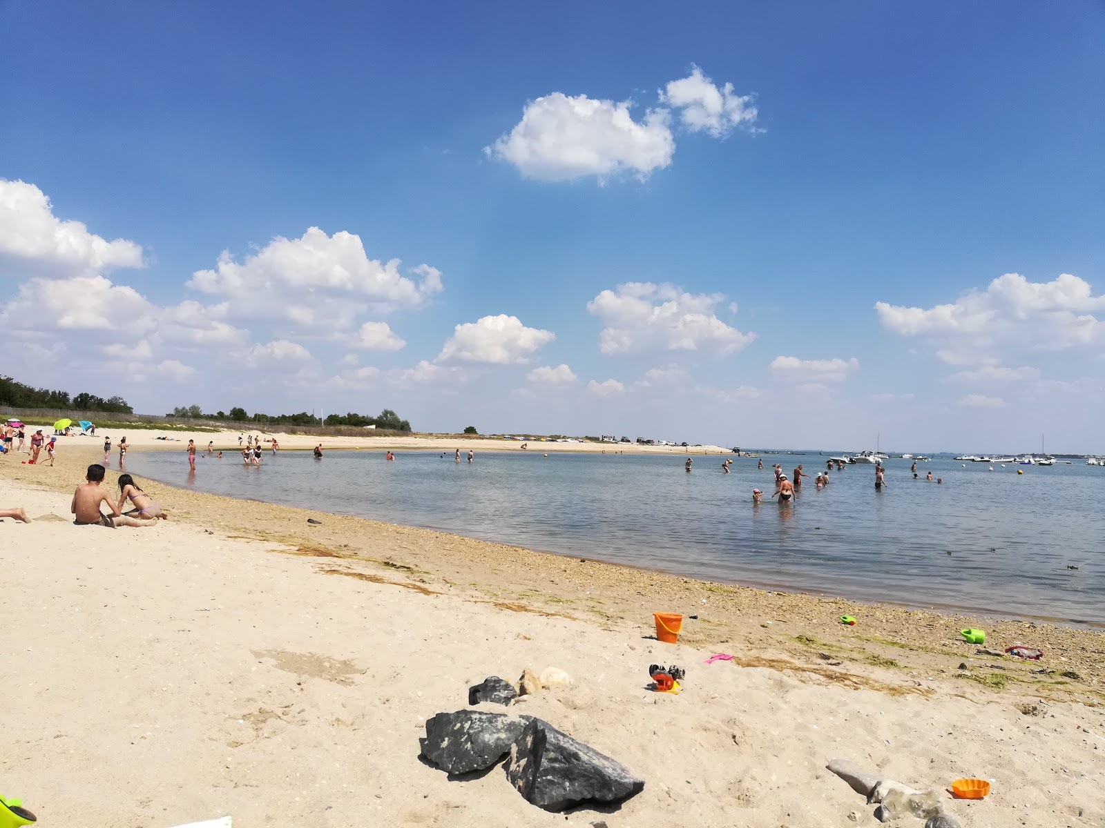 Grouin beach'in fotoğrafı turkuaz saf su yüzey ile