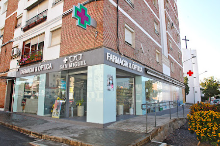 Farmacia Óptica San Miguel Av. Adolfo Díaz Ambrona Moreno, 18, 06300 Zafra, Badajoz, España