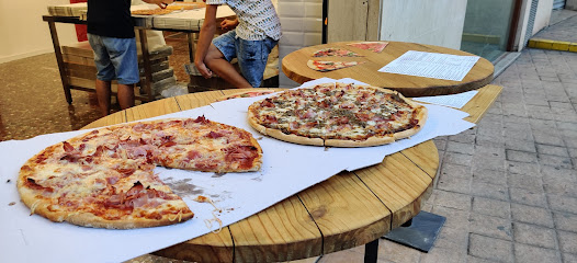 Casanova Pizza & empanades argentines - Av. del President Macià, 5, Local 1 Esquina, 43204 Reus, Tarragona, Spain