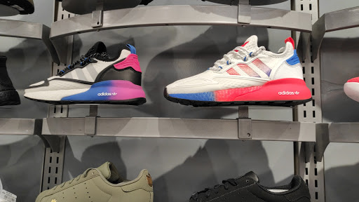 Shoe Store «Champs Sports», reviews and photos, 7439 Dadeland Mall Cir W, Miami, FL 33156, USA