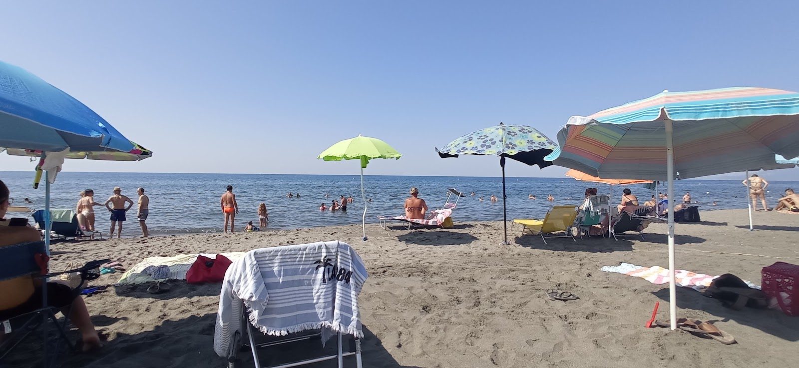 Valokuva Spiaggia di Costa Selvaggiaista. pinnalla sininen puhdas vesi:n kanssa