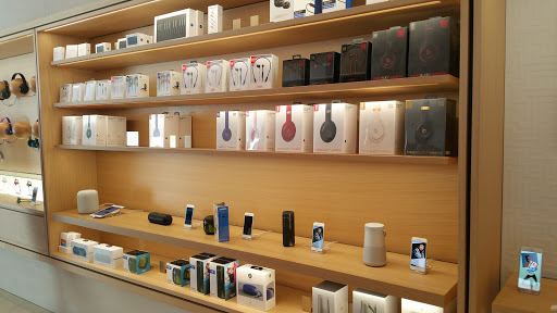 Computer Store «Apple University Village», reviews and photos, 2656 NE University Village St, Seattle, WA 98105, USA