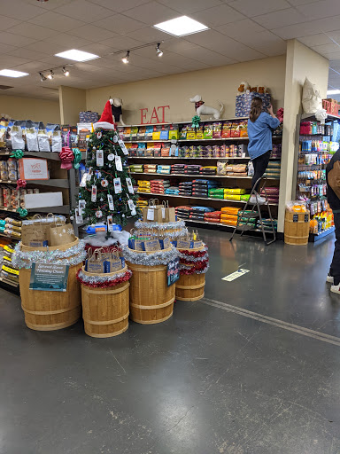Pet Supply Store «Mud Bay», reviews and photos, 2750 77th Ave SE, Mercer Island, WA 98040, USA