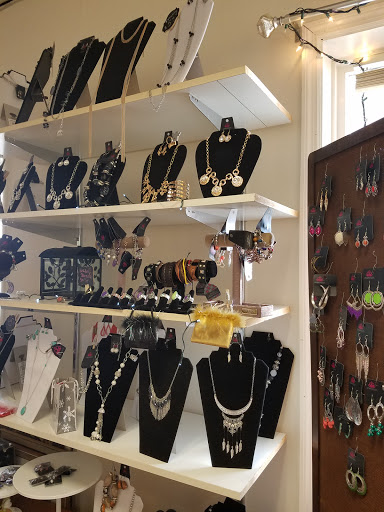 Consignment Shop «Brand Used Thrift And Consignment Shop», reviews and photos, 157 Dolson Ave, Middletown, NY 10940, USA