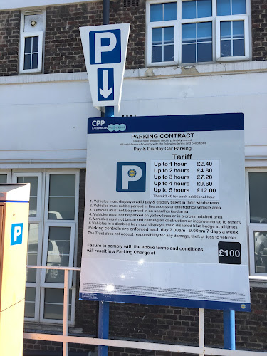 Reviews of Queen Charlotte's Hospital parking in London - Parking garage