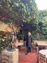 Jardin du Café Золотая голубка à Saint-Paul-de-Vence - n°2