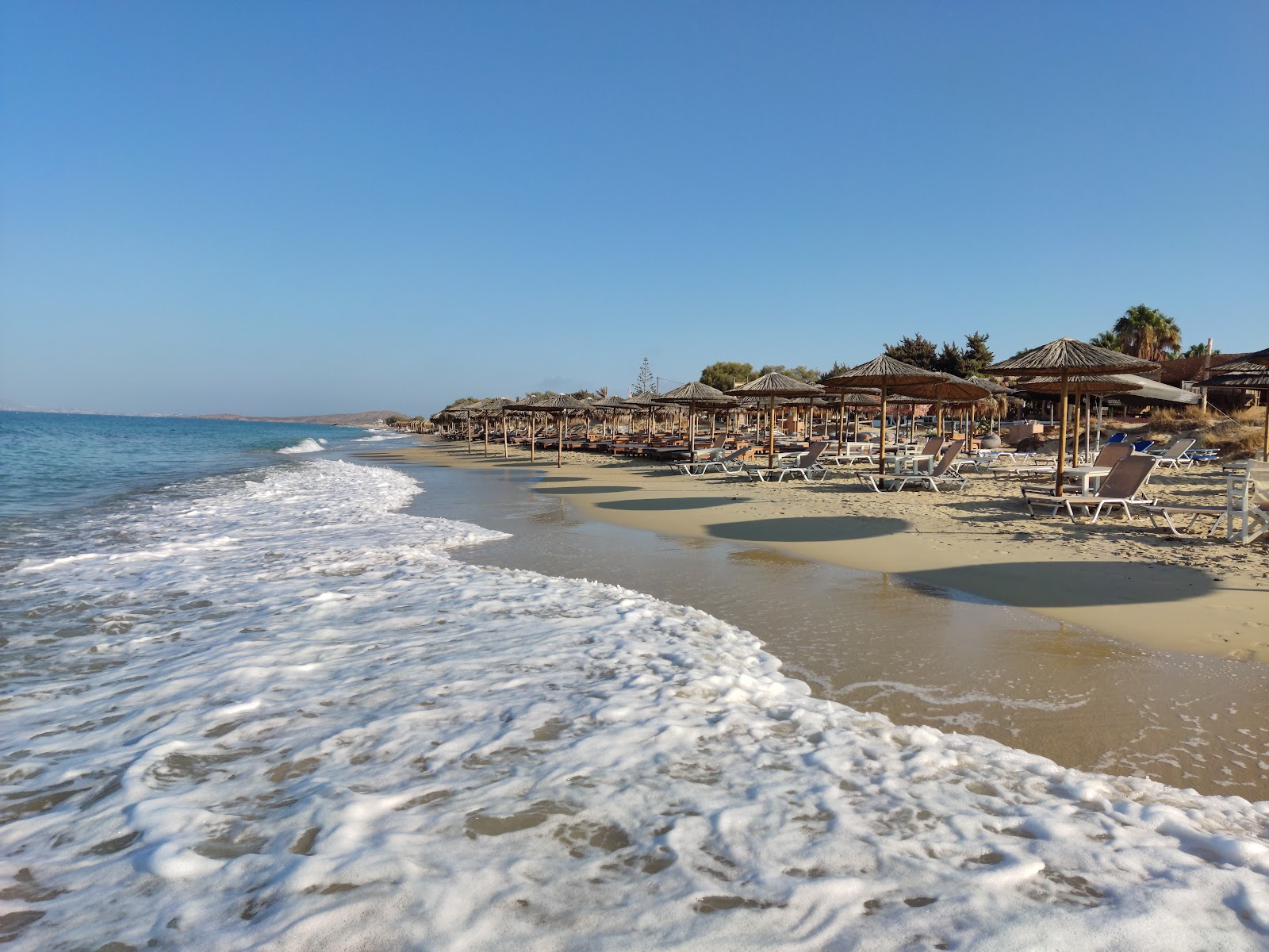 Foto de Plaka Beach - recomendado para viajantes em família com crianças