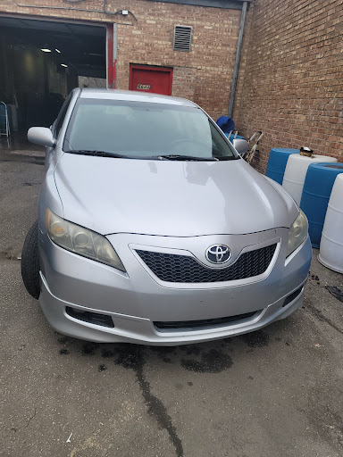 Auto Body Shop «Wreck & Roll Auto Body», reviews and photos, 6652 N Western Ave, Chicago, IL 60645, USA