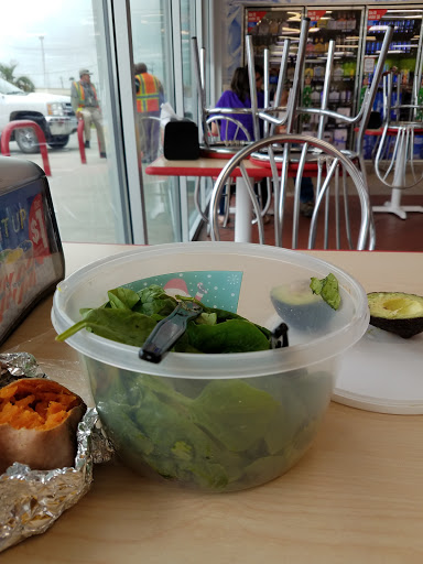 Convenience Store «Stripes», reviews and photos, 902 N Brazosport Blvd, Freeport, TX 77541, USA