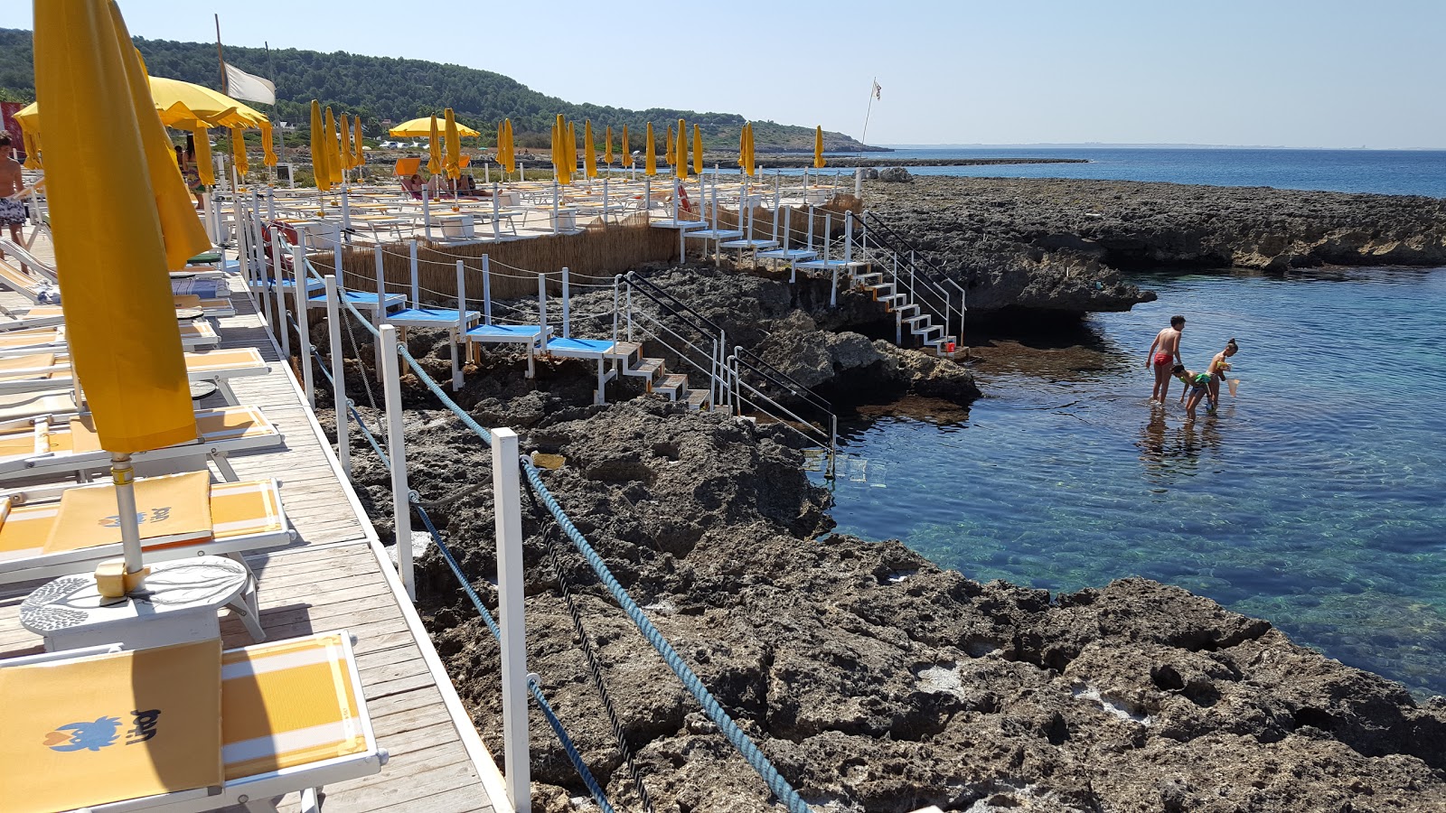 Fotografie cu Spiaggia di Serra Cicora II cu o suprafață de apă pură albastră