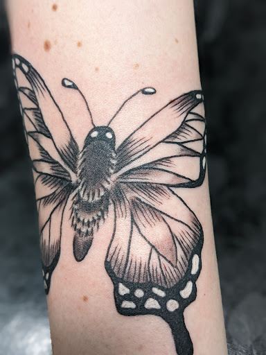 Tattoo Shop «Crazy Lady Ink», reviews and photos, 205 Lewis St S, Shakopee, MN 55379, USA