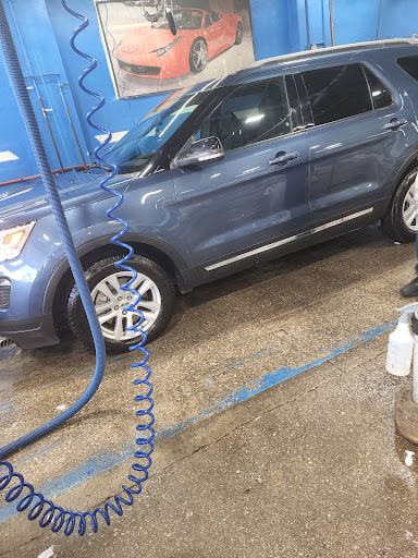 Car Wash «Hollywood Hand Car Wash & Detail Center», reviews and photos, 5806 W Roosevelt Rd, Chicago, IL 60644, USA