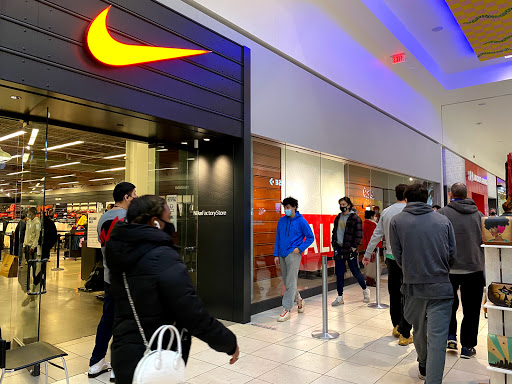 Clothing Store «Nike Factory Store», reviews and photos, 5220 Fashion Outlets Way #1125, Rosemont, IL 60018, USA