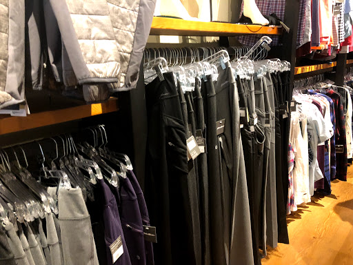Clothing Store «Eddie Bauer Outlet», reviews and photos, 18501 Outlet Blvd #300, Chesterfield, MO 63005, USA