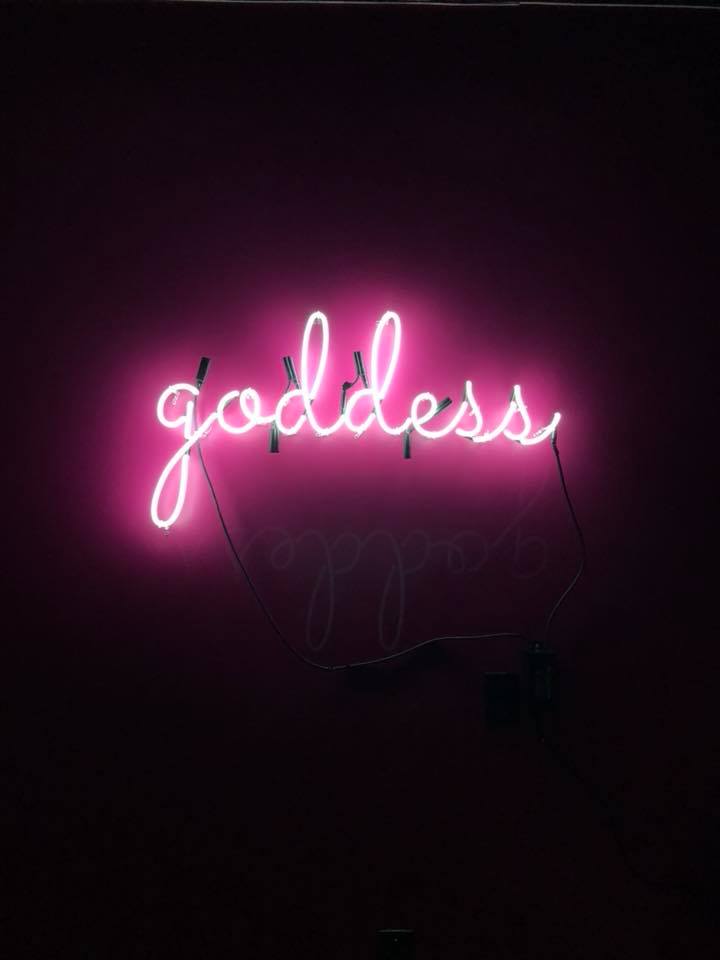Glistening Goddesses Spray Tanning 02919