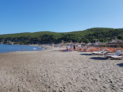 Foto von The General’s Beach von Klippen umgeben