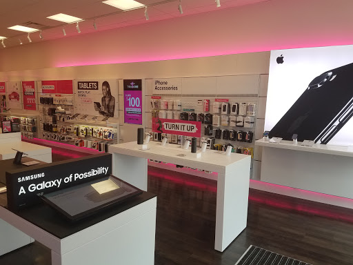 Cell Phone Store «T-Mobile», reviews and photos, 271 E Swedesford Rd, Wayne, PA 19087, USA