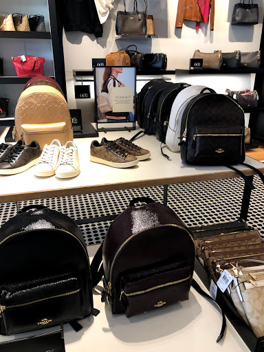 Shopping Mall «Taubman Prestige Outlets», reviews and photos, 17057 N Outer 40 Rd, Chesterfield, MO 63005, USA