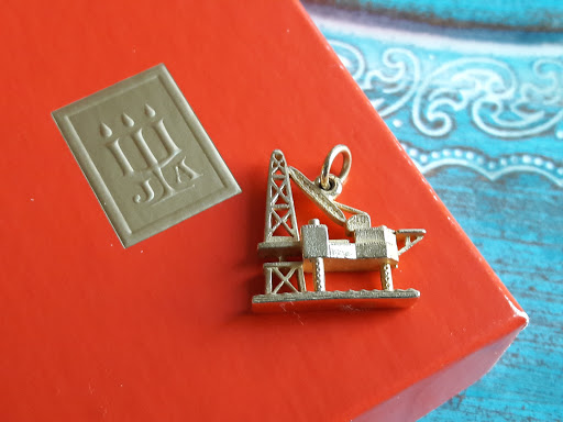 Pawn Shop «Parkway Jewelry and Loan Pawn Shop», reviews and photos, 4006 W Plano Pkwy, Plano, TX 75093, USA