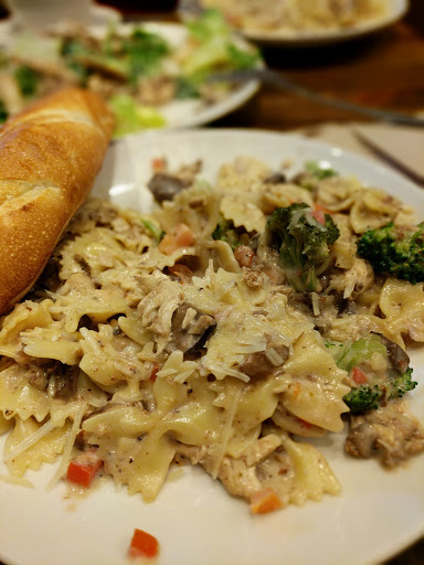 la Madeleine French Bakery & Cafe Fountains at Farrah