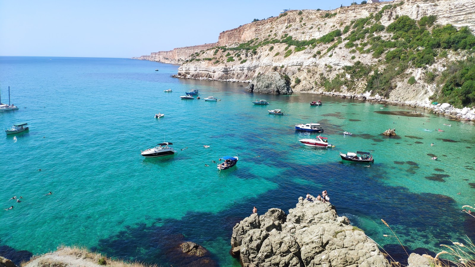 Photo de Bounty beach avec plusieurs baies spacieuses