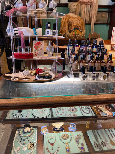 Vintage Clothing Store «Bygones Vintage Clothing», reviews and photos, 2916 W Cary St, Richmond, VA 23221, USA