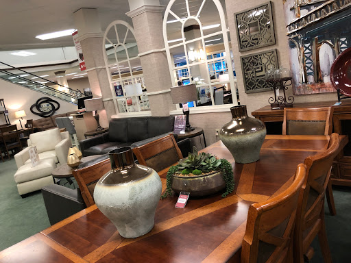 Furniture Store «Raymour & Flanigan Furniture and Mattress Store», reviews and photos, 641 Connecticut Ave, Norwalk, CT 06854, USA