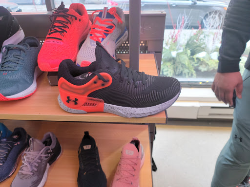 Clothing Store «Under Armour Brand House», reviews and photos, 1201 Woodward Ave, Detroit, MI 48226, USA