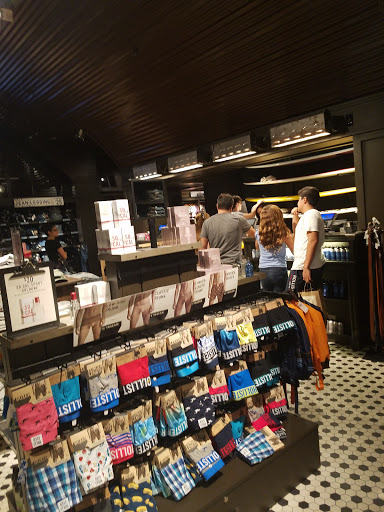 Clothing Store «Hollister Co.», reviews and photos, 14567 SW 5th St, Pembroke Pines, FL 33027, USA
