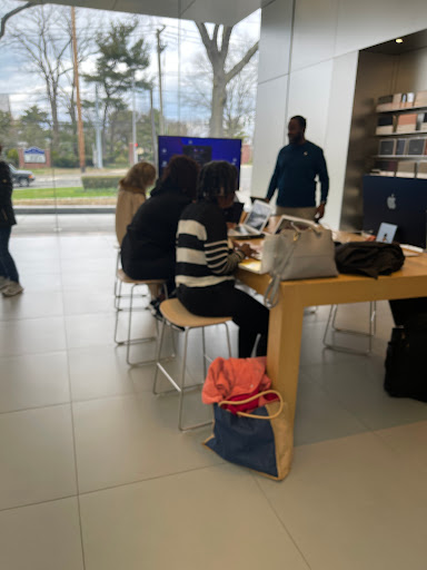 Computer Store «Apple Manhasset», reviews and photos, 1900 Northern Blvd, Manhasset, NY 11030, USA