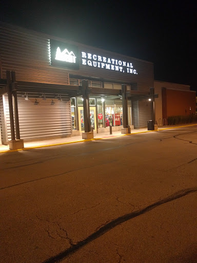Camping Store «REI», reviews and photos, 1209 E Golf Rd, Schaumburg, IL 60173, USA