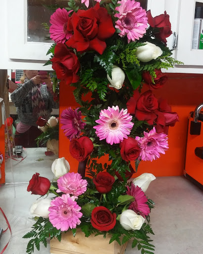 Florist «State Street Flowers & More», reviews and photos, 8401 State St, South Gate, CA 90280, USA